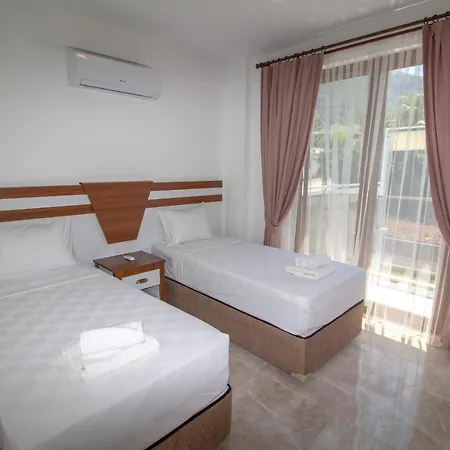 Mina Villa, Oezel Havuzlu, *
