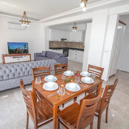 Mina Villa, Oezel Havuzlu, Vila