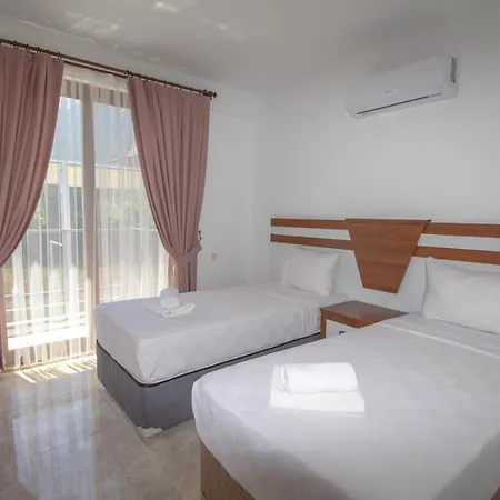 Mina Villa, Oezel Havuzlu, *