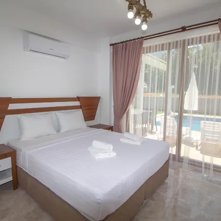 Mina Villa, Oezel Havuzlu, *